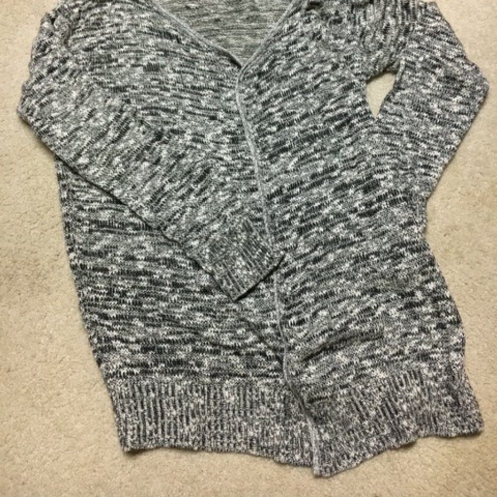 sweater - Picture 4 of 4